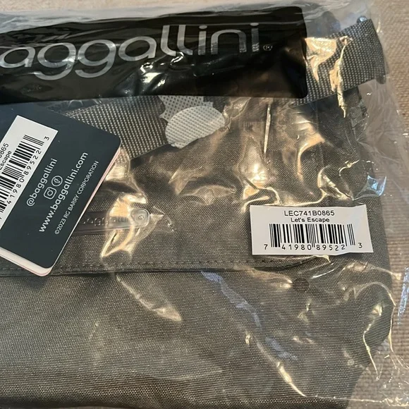 Baggallini Sterling Shimmer Let's Escape Bag/NWT - Picture 12 of 12